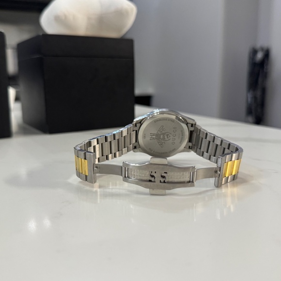 Gucci Quartz b timeless watch - Picture 7 of 11